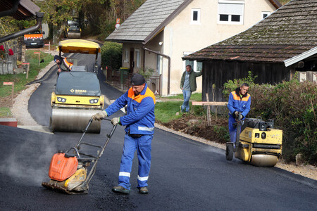 ASFALTIRANJE DOBEC 01 FOTO LJUBO VUKELIČ